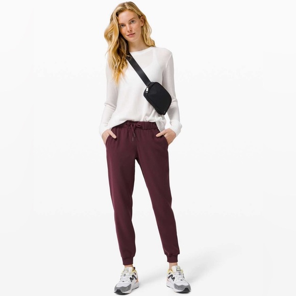 Lululemon On The Fly Jogger Woven Cassis Pant Maroon - Picture 2 of 8
